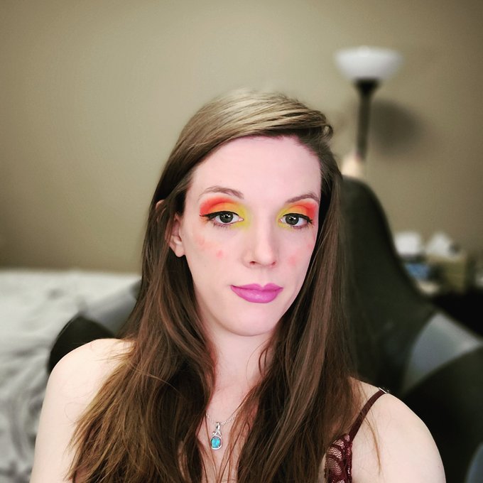 A look! Show later https://t.co/w8qccEffCW