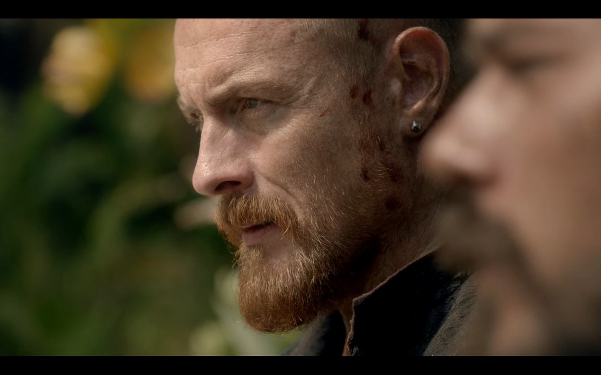 sorry I need to vent because I'm nearing the end of my fourth rewatch of  #BlackSails and this show is a fucking masterpiece let me tell you. On today's agenda: another example of the narrative of the show validating  #SilverFlint as canon through mirroring in 4x04 and 4x10 