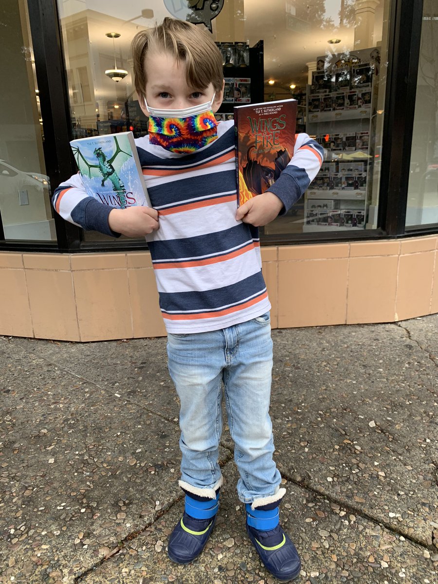 JugBandLiteracy's tweet photo. So excited to get the new graphic novel and chapter book for the Wings of Fire series! #barnesandnoble #bnsantarosa #bnkids #bnmember #wingsoffire https://t.co/sJOhyfzIwi