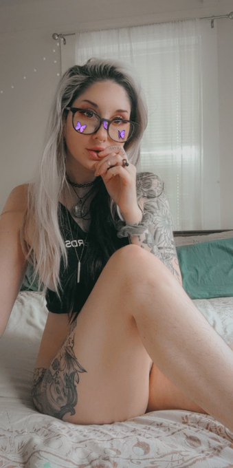 🥂 https://t.co/SR0XSEEUUs