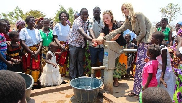 HelpNow15's tweet image. Whether you’re able to #invest #time or #money, everyone has a role to #play in the sustainable end of #world hunger. When one #person is trained, the ripple effect it catalyzes is far-reaching, real #progress is made when we all work together.