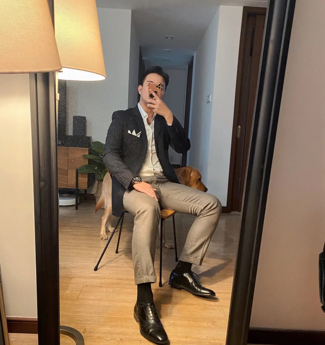 Louis19771577's tweet photo. #无锡
#上海
#杭州
#正装
#皮鞋
🌈🌈🌈 https://t.co/anQKwwXbKN
