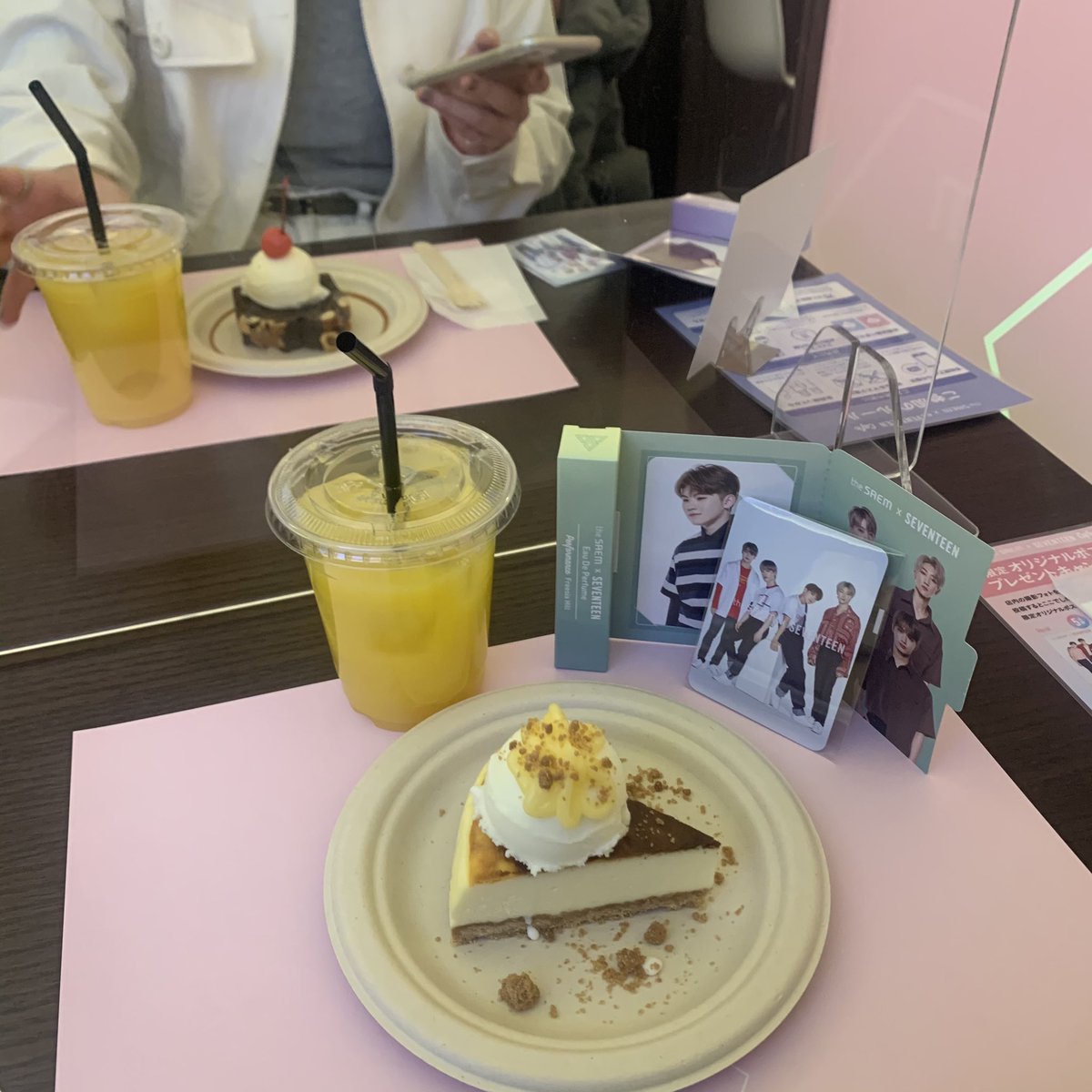 kwonairi's tweet photo. ザセムのカフェ行ってきたみょ~ん♥
#theSAEM_SEVENTEEN
#poster_performance https://t.co/xxuxRZXuZg