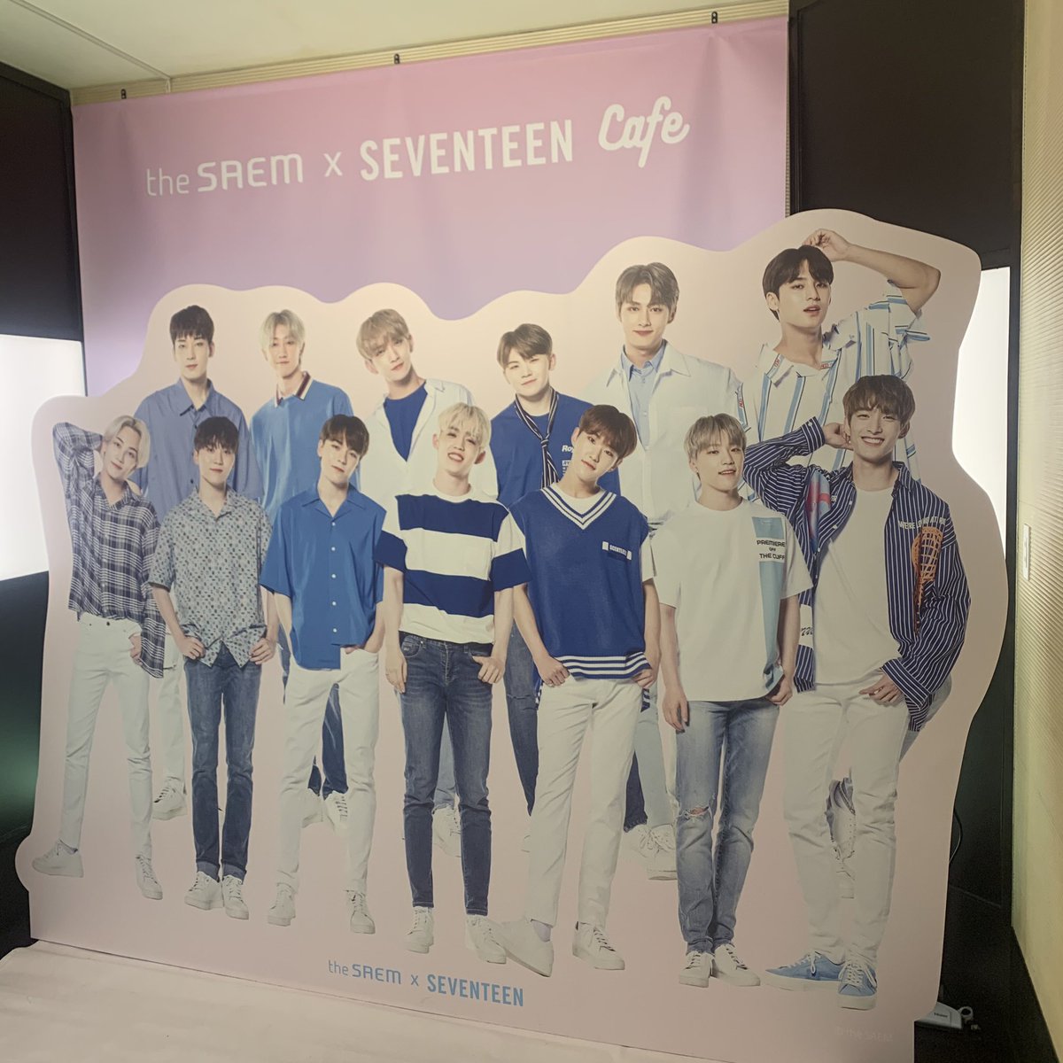 kwonairi's tweet photo. ザセムのカフェ行ってきたみょ~ん♥
#theSAEM_SEVENTEEN
#poster_performance https://t.co/xxuxRZXuZg