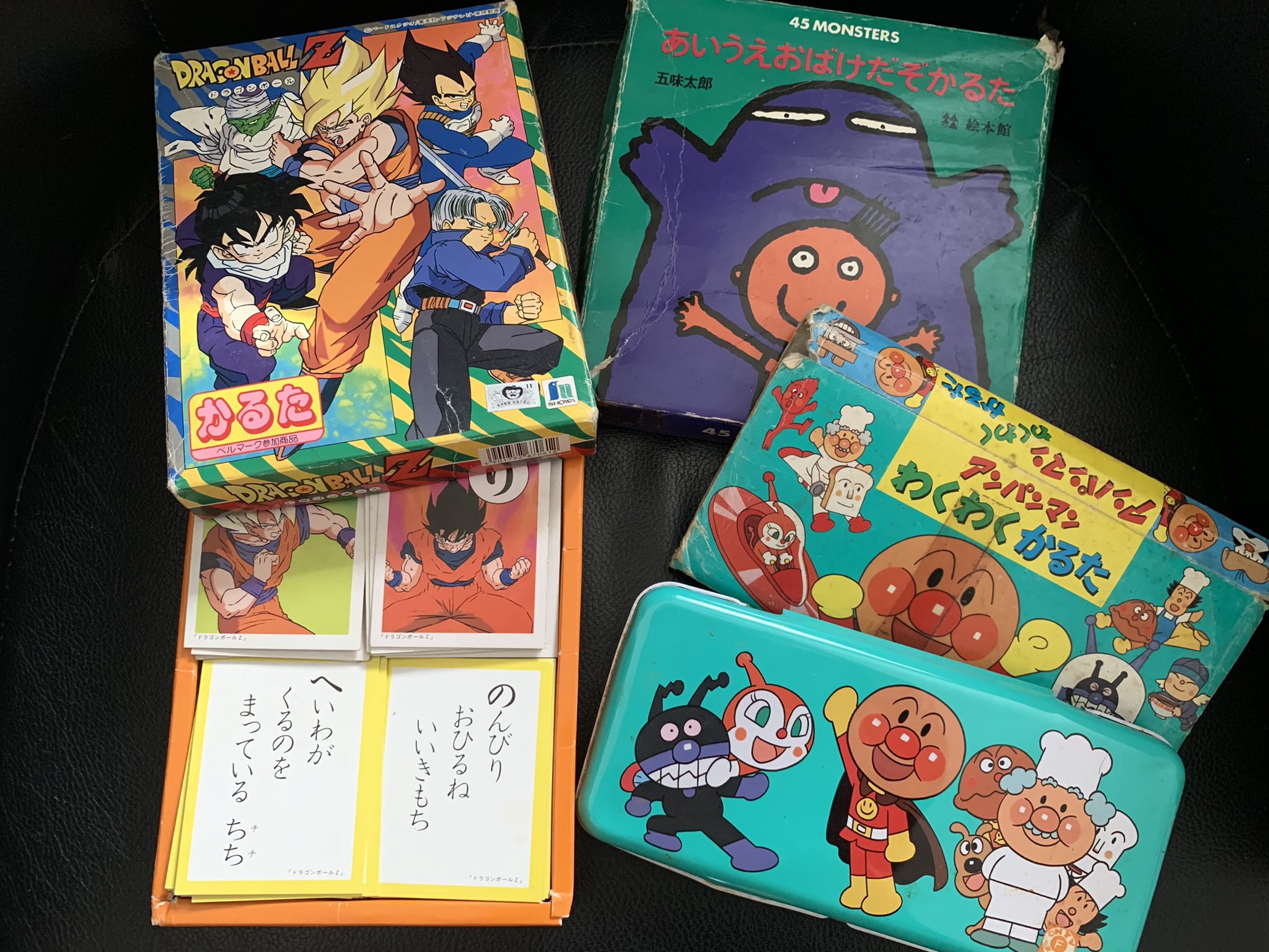 ビリケン商会 ビリケンギャラリー 出版 月火定休 画像は戦前の正ちゃんかるた 上の子が３歳の頃作ったおばけかるた そして現存するわが家の歴代かるた 子どもが小学生に入る頃にかるたは卒業 お正月のボードゲームはドンジャラ 人生ゲーム Uno