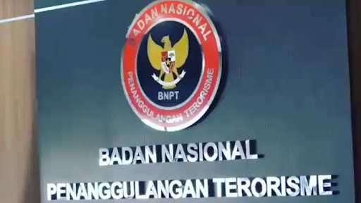 dan anggotanya sedang dan akan diusut pada tindak pidana itu bukan janji manis negara saja. ..Ketua BNPT diberi tugas itu. Kumpulkan bukti, nama, alamat, jabatan hingga sejauh mana mereka terlibat dalam dugaan tindakan pidana terorisme akan mengantar mereka pada pengadilan.