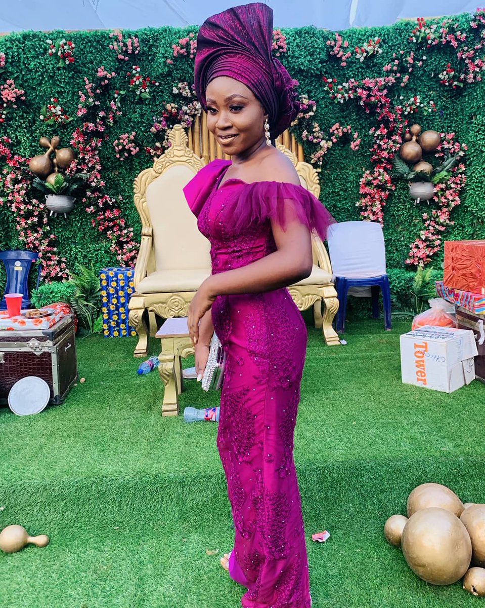 OmejeChiamaka's tweet photo. Gele: @darlingtinamakeover
Asa: Uju and Odinaka 
Event: Igbankwu 

You can call or Whatsapp : 08065848256

#geleguru #gele #makeupartist #darlingtinamakeover #igbankwuigbo #igbankwunigeria  #asoebi_styles https://t.co/jp2UZHnoKD