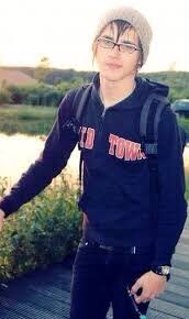 Okay this is the most obvious one to me and was what made me think of this in the first place: Mikey way as Ghoulia. It’s fully just looks and vibes. The glasses, the stance, the VIBES man. It’s perfect