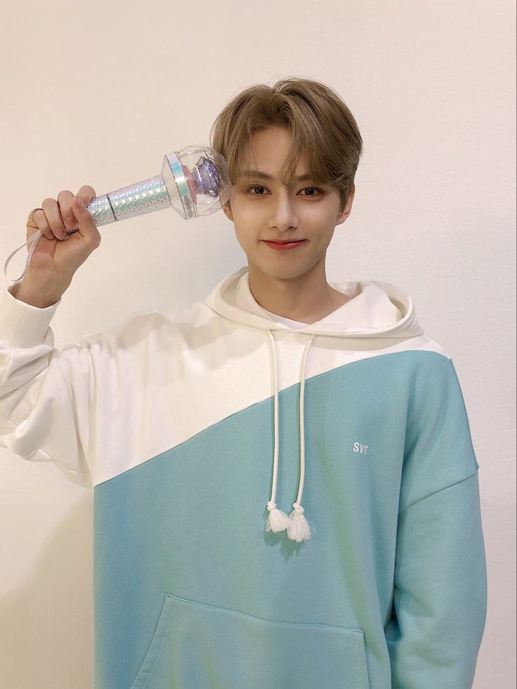 junie_ran_'s tweet photo. This man named junhui is an angel, he bored with talents and cuteness, how dare anyone hurt him😔😭
#BeLoudAboutJun
#SVTJunDeservesBetter
#PledisReadOurEmail
#ProtectSVTJun
#MassEmailingtoPledis https://t.co/BNfrrw5qX1