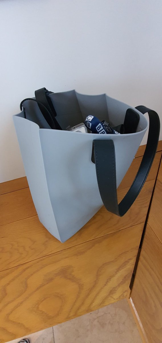 I've been sorting out my work bag &amp; am ready to go back to the office...
1st day in a new job <a href="/bbc5live/">BBC Radio 5 Live</a> tomorrow. 
10am to 1pm.
I get to work with a brilliant team &amp; discuss the stuff in our lives that matter with great guests and listeners
Can. Not. Wait.
Hope you can join us.
X