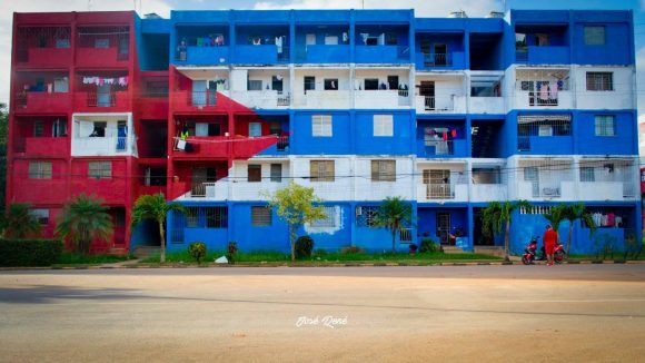 Buenos días amigos de mi tierra hermosa, bella fotografía.
En los alrededores del Estadio 26 de Julio en Artemisa, un edificio lleva grabado el alma de la Patria.#CubaViva #SacaTuBanderaXLaRevolución