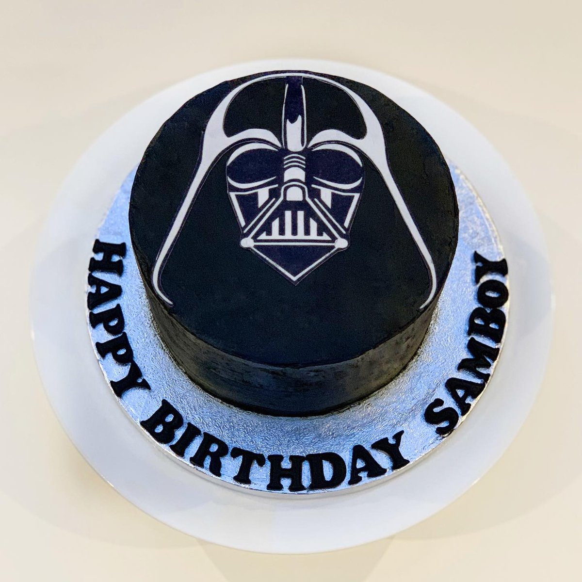 Darth Vader cake #bespokecakes #cforcakes #londonbaker #starwarscake #starwars #darthvader #darthvadercake #newmalden #wimbledon #raynespark #morden #merton #celebrationcakes #birthdaycake #c_forcakes