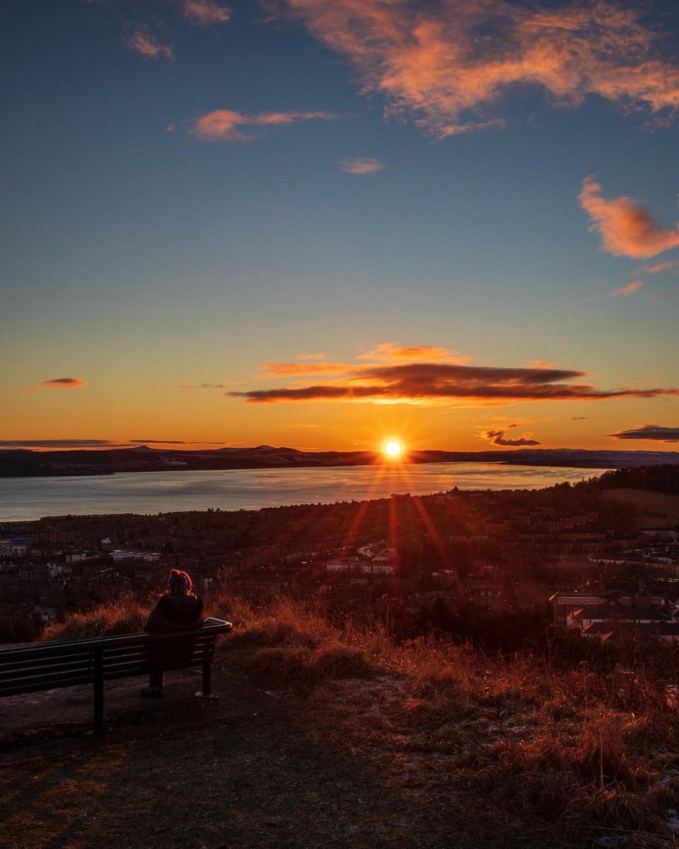 DundeeCulture's tweet photo. 🌇🤩 Sunsets from the #DundeeLaw are just absolutely spectacular! The views are so breathtaking!

📍Dundee Law
📸 markedthomas via IG https://t.co/CAVAqVsr5C