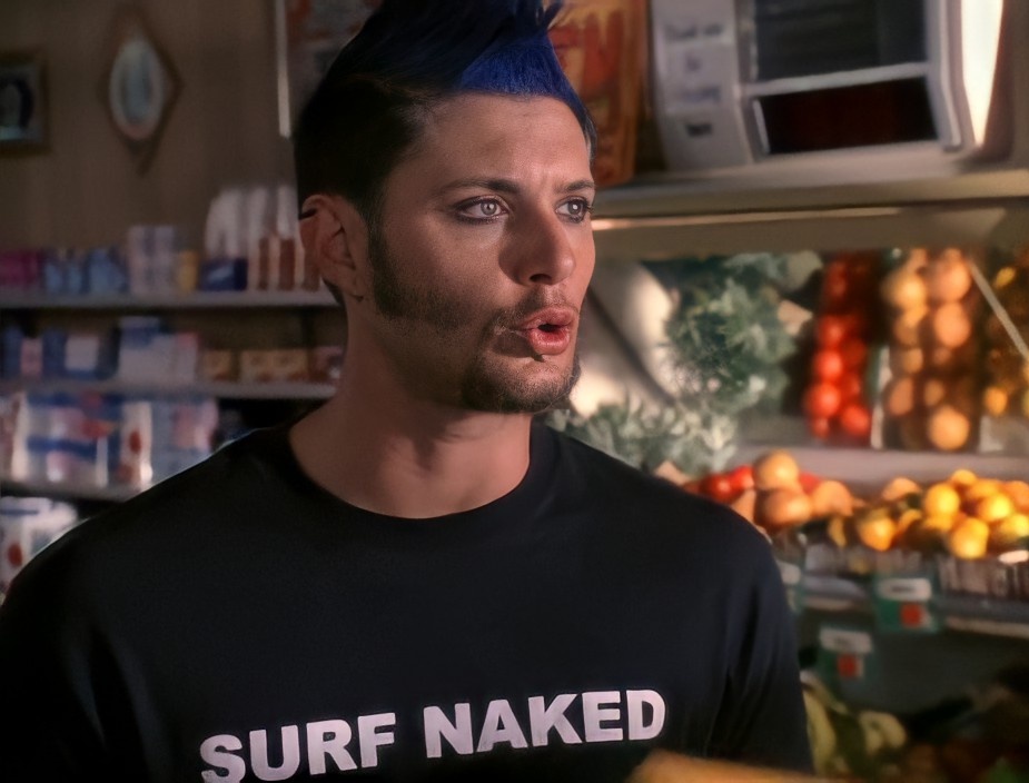 I just know that that poster in the background is not by accident. Because if Boaz Priestly is not a sweet muffin then what is?(that sude face one with the tattoo on his neck gives me chills i am not gonna lie)