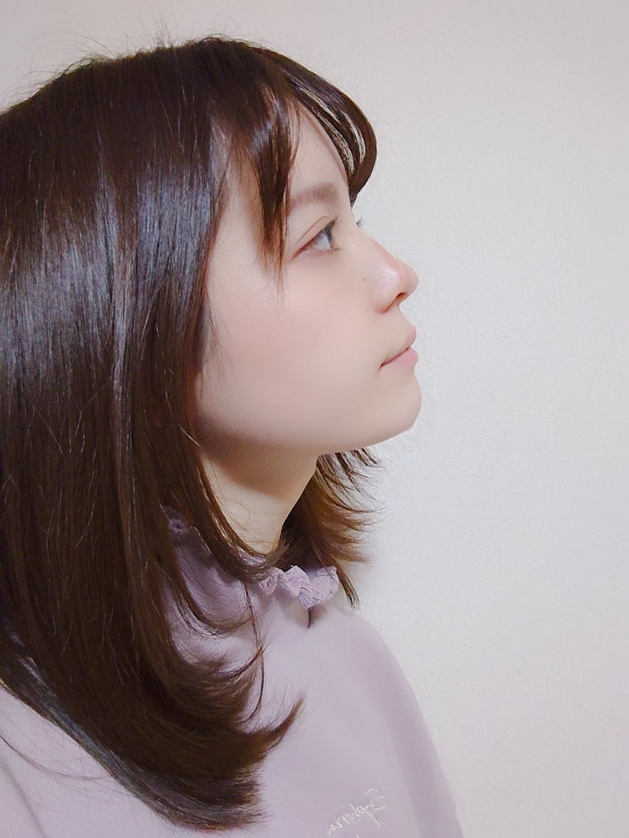 芦澤佳純 横顔撮ると自撮りアプリが鼻に影入れようとしてくる