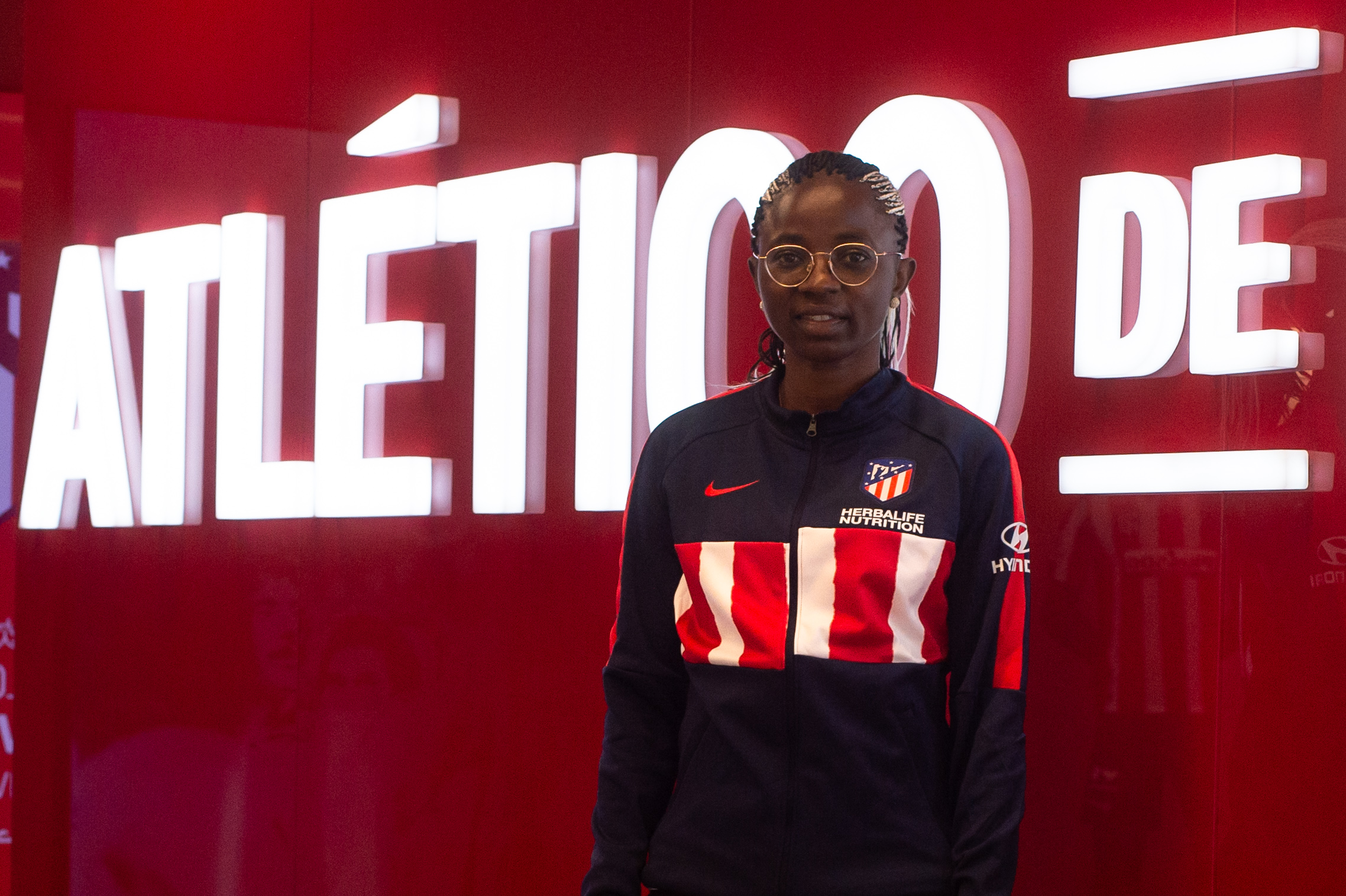 Njoya Anjara posa como jugadora del Atlético de Madrid (Foto: ATM).