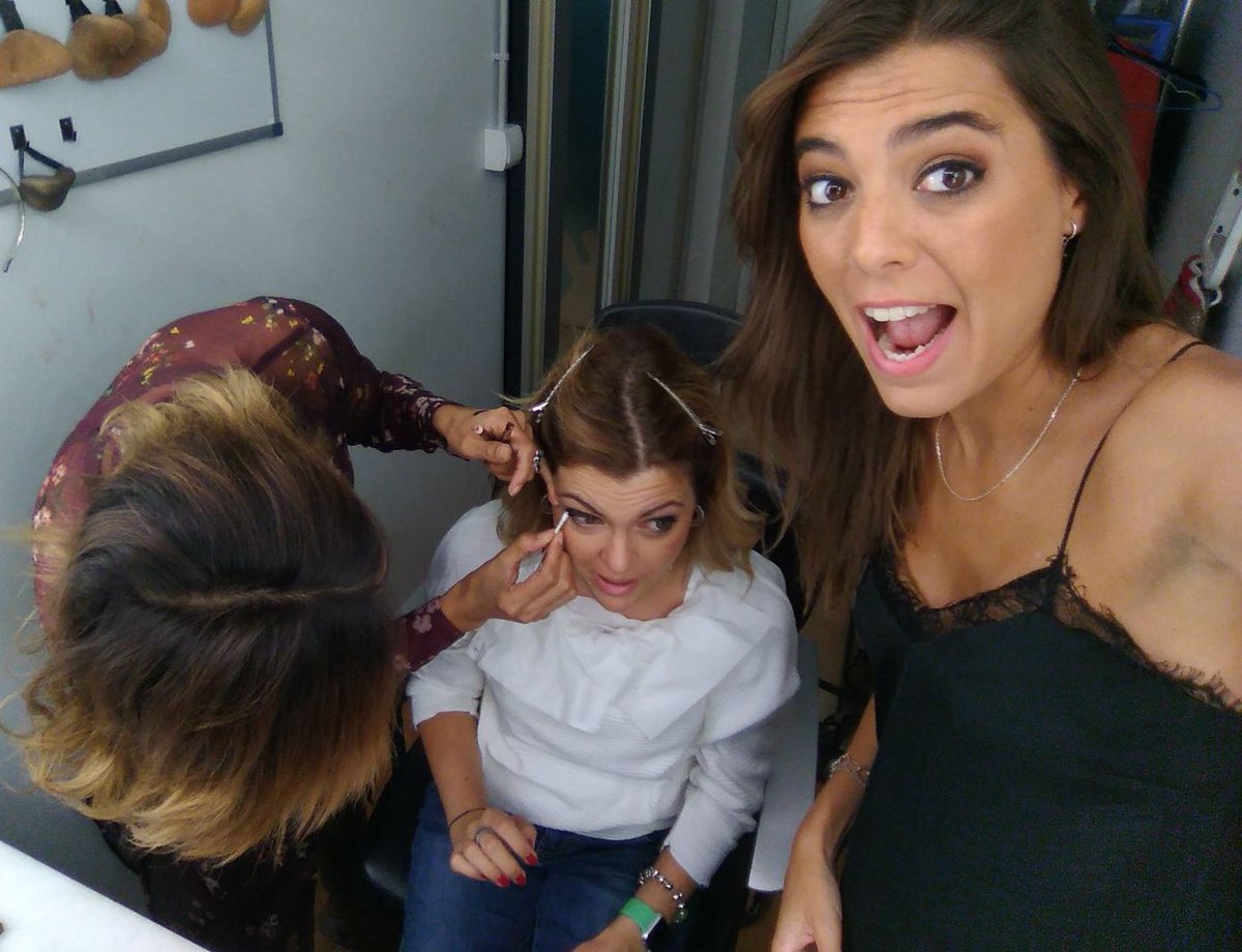 Avui l’iPhone em recorda aquesta foto de La Xarxa, de quan l’<a href="/anna_freixa/">Anna Freixa</a> feia fotos de la <a href="/Maritexu/">Mai Nieto</a> fent-me una PCR a l’ull.