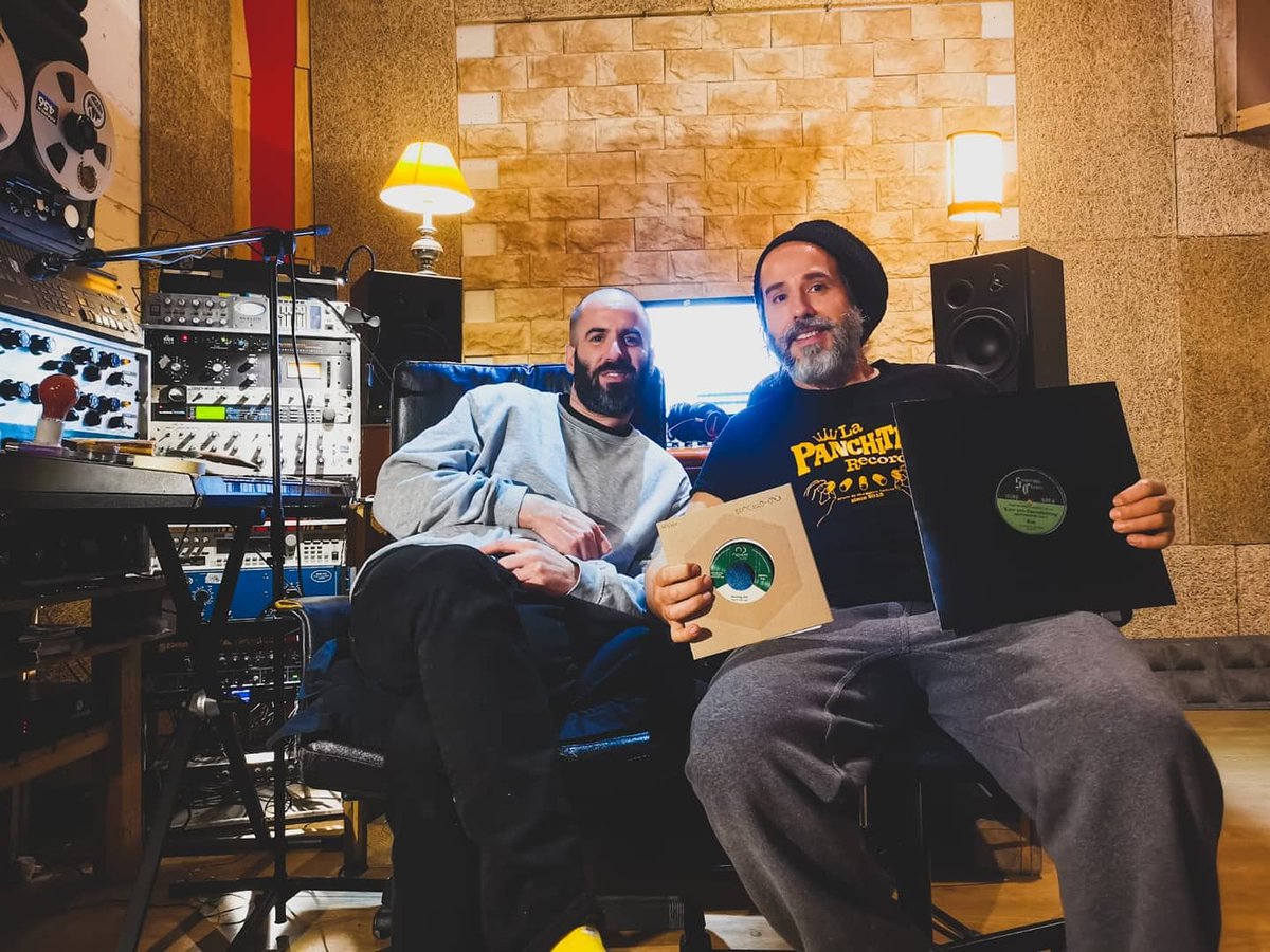 La Panchita Radio Show #7 
Podcast 👉🏽mixcloud.com/LaPanchitaReco…
Micro entrevistas <a href="/mellamoiseo/">Iseo 🌸</a> &amp; <a href="/The_Dodosound/">Dodosound</a> @raggattack <a href="/DrDubwiser/">Dr.Dubwiser ✇✇</a> Sonaron @IRIEITESRECORDS-  <a href="/RasDemo/">Demolition man Uk</a> <a href="/Troy_Berkley/">Troy Berkley</a> <a href="/Davojah66/">Davojah</a> <a href="/MadProfessordub/">Mad Professor</a> <a href="/greenvalleyband/">GREEN VALLEY</a> <a href="/AlchemyDubs/">Alchemy Dubs</a> <a href="/Dubkasm/">Dubkasm</a> <a href="/sufferahschoice/">Sufferah's Choice</a> <a href="/RadikalGuru/">Radikal Guru</a>