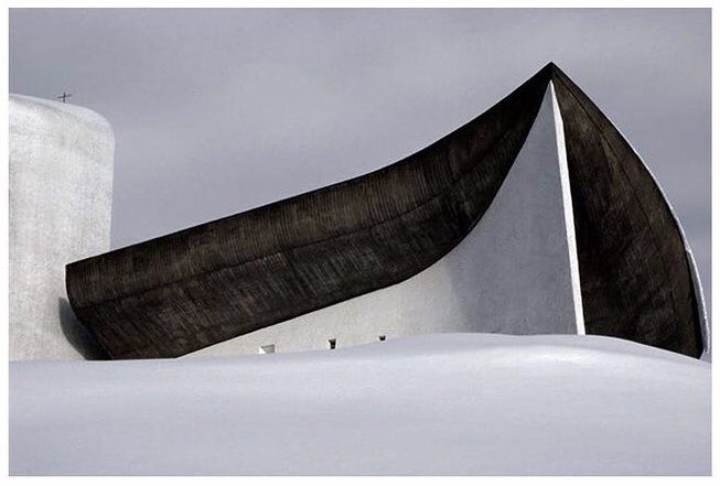 jmolowny's tweet photo. Winter...#Ronchamp #LeCorbusier https://t.co/SR0bBbvCPo
