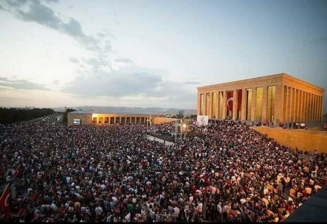 Atatürk ve Cumhuriyet sevdalilari vatan millet aşkıyla coşan yiğitler takipleselim dediniz alayinizi takip etmeye çalışıyorum elimden geldiğince peki siz sen ewet neden takip etmiyorsun ve kardeşim... 

Haydi takiplesmeye devam edelim..
<a href="/SuresizM/">Kurucu Lider 🇹🇷</a> 

#AKPalavrasıYaz