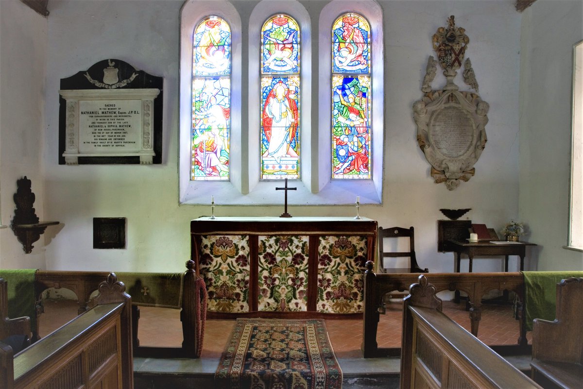 On the East Wall of St Beuno's, Penmorfa is a memorial to Sir John Owen of Clenennau, Caernarfonshire. Owen, a soldier and loyal Royalist in the Civil War, was tried for treason and sentenced to beheading - twice! #Thread 1/3