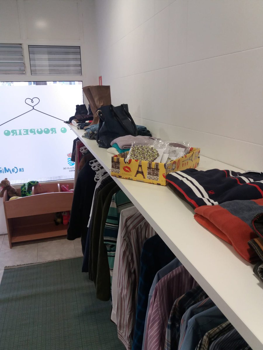 ConcelloMino's tweet image. 📸 O @ConcelloMino inaugurou onte un #proxecto no que leva meses traballando: o #roupeiro municipal. 

Trátase dunha novidosa prestación dirixida aos usuarios e usuarias dos Servizos Sociais co que se busca dotar de roupa 👚👖 ás persoas que carezan de recursos para mercalas.