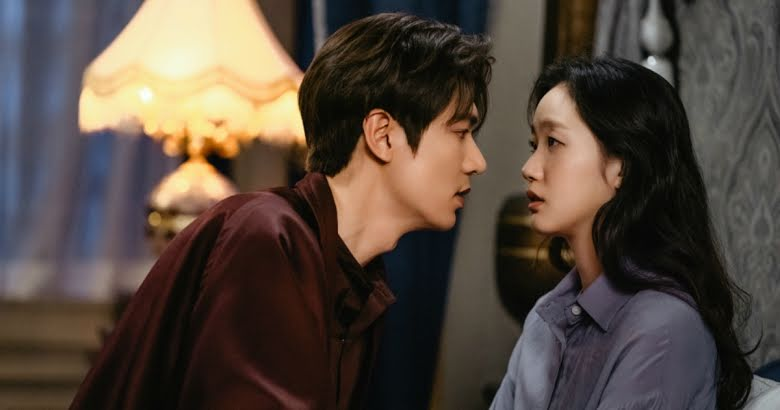 i didn't even know  #LeeMinho and  #KimGoeun currently have a drama together (at that time, TKEM already aired halfway) until this one specific scene turn up on my Instagram explore. Guess what?this LMAO  #WeLoveMinEun