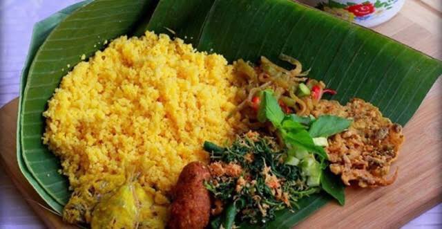 boleh juga nasinya diganti nasi jagung atau nasi tiwul(kalian tau gasi nasi tiwul??) nasi jagung:             nasi tiwul:takarannya klo nasi tuh 1 - 1setngah centong. untuk lauknya apa aja yang mamak kamu buat dimakan tapi ya sesuai porsi ya jangan buanyak2 juga.