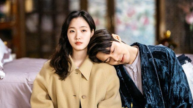 it was a cut on the beheading scene, and i was like "DAMN THEY ARE BEAUTIFUL WHAT DRAMA IS THIS". i scrolled the swoon on youtube for cut scenes and decided I WILL DEFINITELY WATCH THIS even it havent completely aired at that time.  #WeLoveMinEun