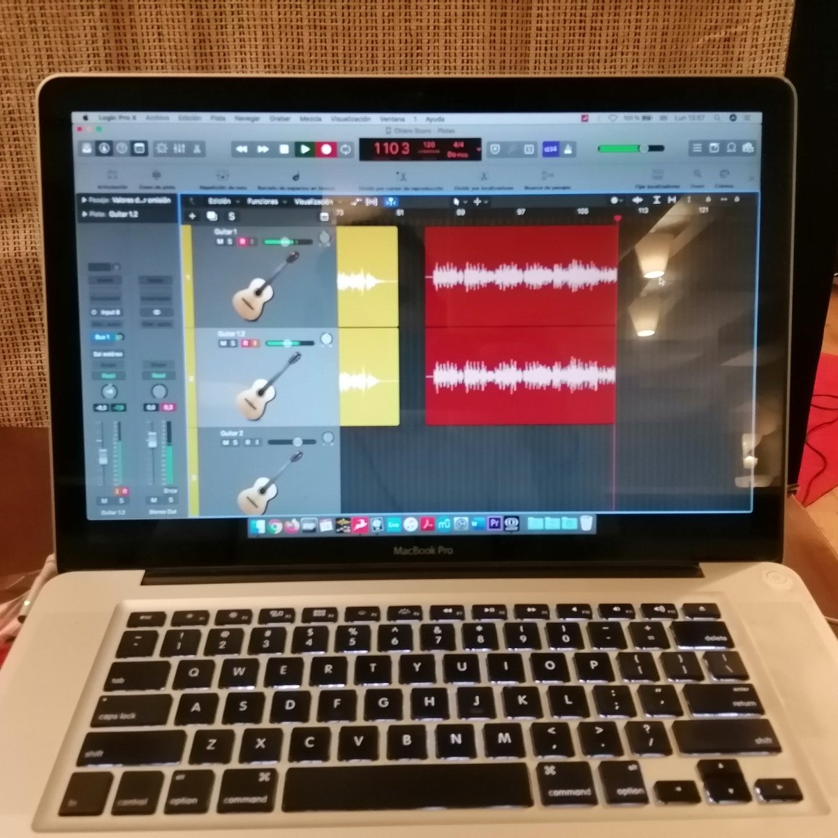 GrooveJaga's tweet photo. REC.... 🎸
#studio #rec #recording #audio #audioengineer #mixing #earthworks
#neumann #akg #antelope #audix
#cm3lineaudio #beyerdynamic #mixerengineer
#producer #studio #studiowork #soundengineer #trailer #sounddesign #minormoves #art #nonstop #musicislive #composer #musician https://t.co/3MqyNxHVyi