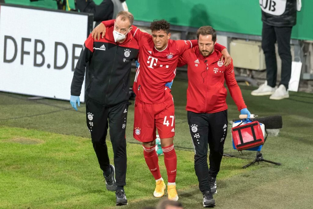 Sogar sein Debüt bei Profis konnte er feiern im DFB Pokal gegen Düren.Das Endete aber Leider sehr sehr unglücklich mit einer Bänderverletzung die ihn bis jetzt zum pausieren gezwungen hat.