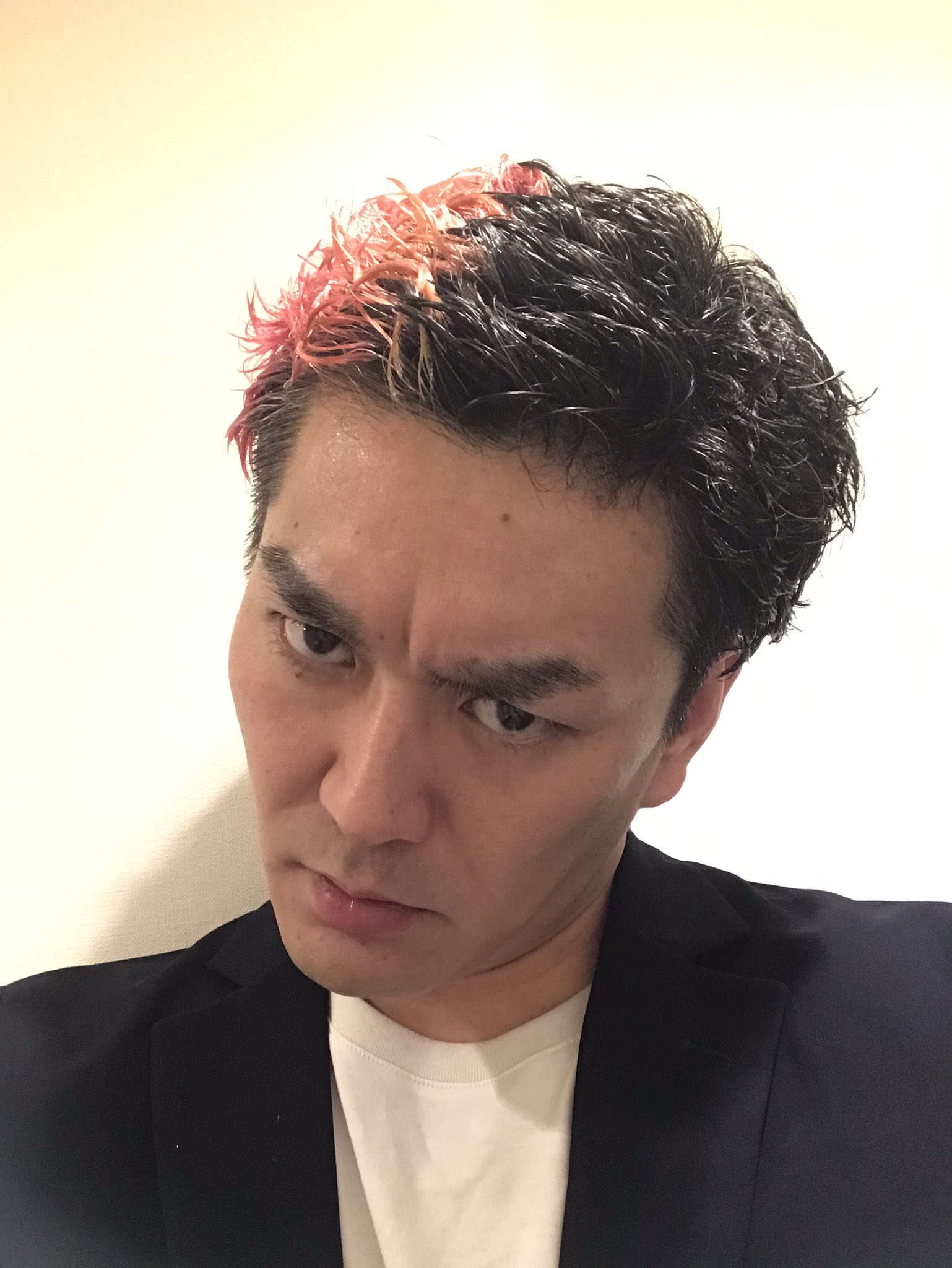 千鳥ノブ On Twitter 当日のパンチパーマ受けてくれるの徳井くらいよ Twitter