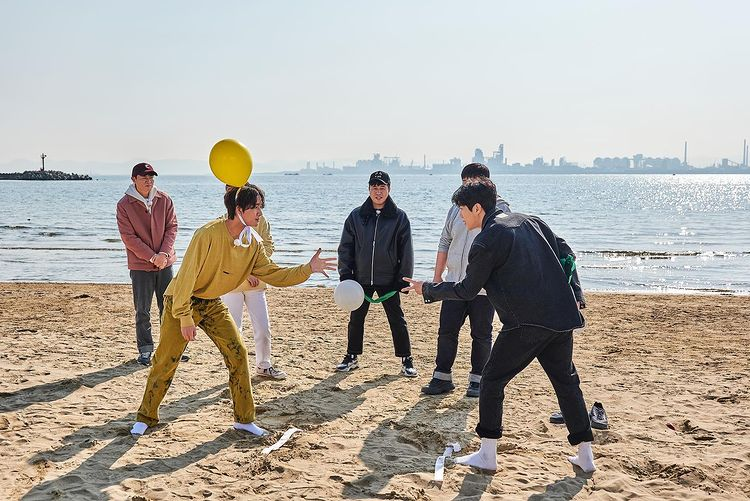 I've been wanting to do this for ages. Here's a thread of HD  #2D1N photos.  Gonna spend the next hour looking for them hehe.