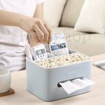 文具にまぎれてピスタチオ。「これ、ピスタチオ？!そこに置くの？!そこに？!」ってなる。