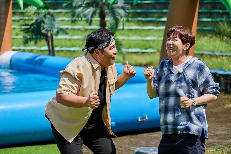 I've been wanting to do this for ages. Here's a thread of HD  #2D1N photos.  Gonna spend the next hour looking for them hehe.