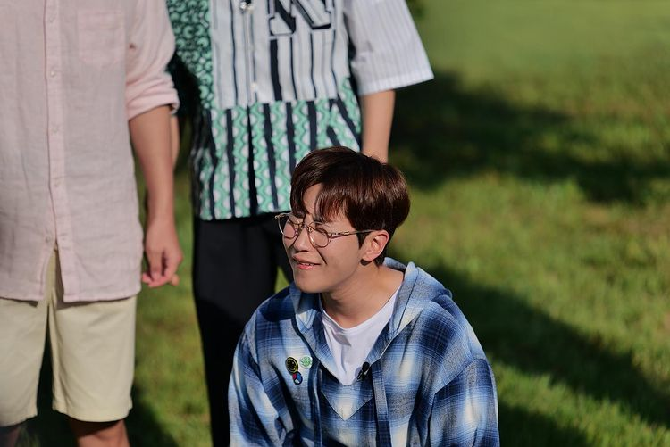 I've been wanting to do this for ages. Here's a thread of HD  #2D1N photos.  Gonna spend the next hour looking for them hehe.