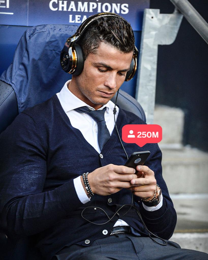 ESPN FC on Twitter: "Cristiano Ronaldo becomes the first person to reach 250  million followers on Instagram ????… "