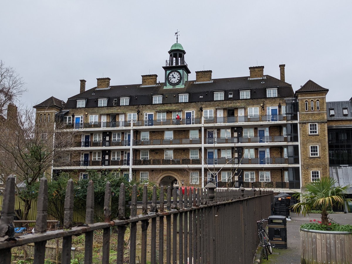 3/ The interwar Cumberland Market Estate, now Peabody, was social housing designed by architect C E Varndell for the Crown Estate built around a former branch of Regent's Canal.