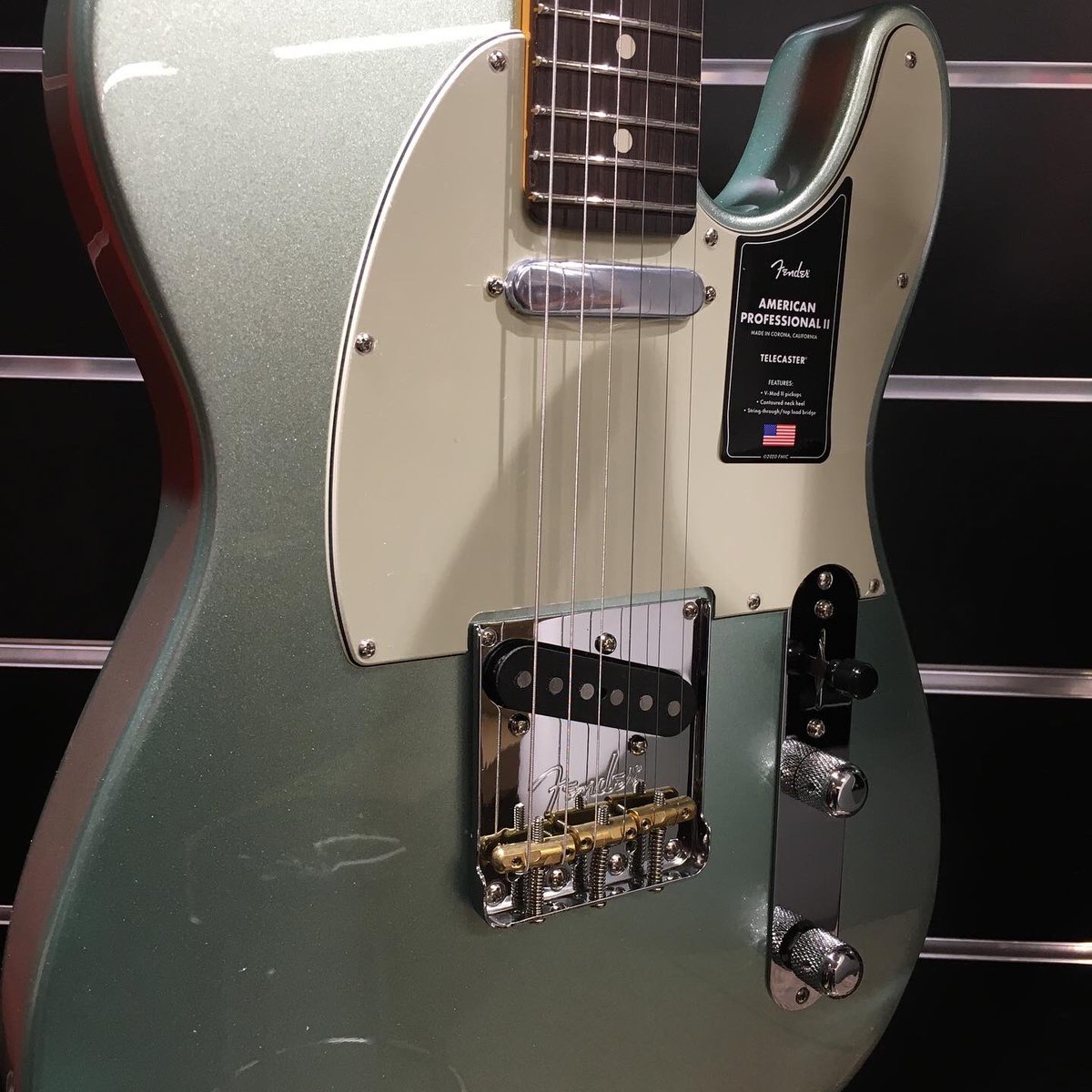ValenciaMusical's tweet photo. Recién llegada desde California empezamos el año con esta Fender American Pro II Tele en Mystic Surf Green #valenciamusical #fendertelecaster #fender #reyesmagos2021 #rockicon #instapic https://t.co/OSmH8jfcgQ