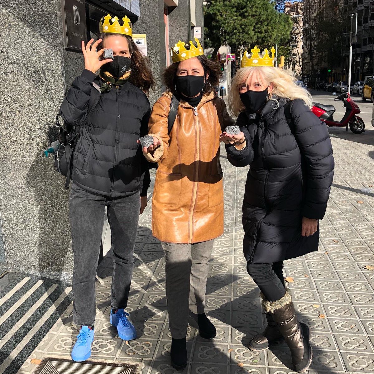 Un restaurant caníbal a Berlín (@canibalberlin) on Twitter photo Hem rebut la visita de LES TRES REINES D’ORIENT! 👑<a href="/RosaMolinero/">Rosa Molinero Trias</a> de <a href="/ElComidista/">El Comidista</a> 👑<a href="/carmegasull/">Carme Gasull Roigé</a> de <a href="/Gastronomistas/">Gastronomistas</a> 👑<a href="/cristinajolonch/">Cristina Jolonch</a> de <a href="/LVcomer/">Comer La Vanguardia</a> 🔪Com valoren el 2020 a nivell gastronòmic? Que esperen del 2021? I a qui donaran carbó?
▶️ccma.cat/catradio/alaca… Hem rebut la visita de LES TRES REINES D’ORIENT! 👑<a href="/RosaMolinero/">Rosa Molinero Trias</a> de <a href="/ElComidista/">El Comidista</a> 👑<a href="/carmegasull/">Carme Gasull Roigé</a> de <a href="/Gastronomistas/">Gastronomistas</a> 👑<a href="/cristinajolonch/">Cristina Jolonch</a> de <a href="/LVcomer/">Comer La Vanguardia</a> 🔪Com valoren el 2020 a nivell gastronòmic? Que esperen del 2021? I a qui donaran carbó?
▶️ccma.cat/catradio/alaca…