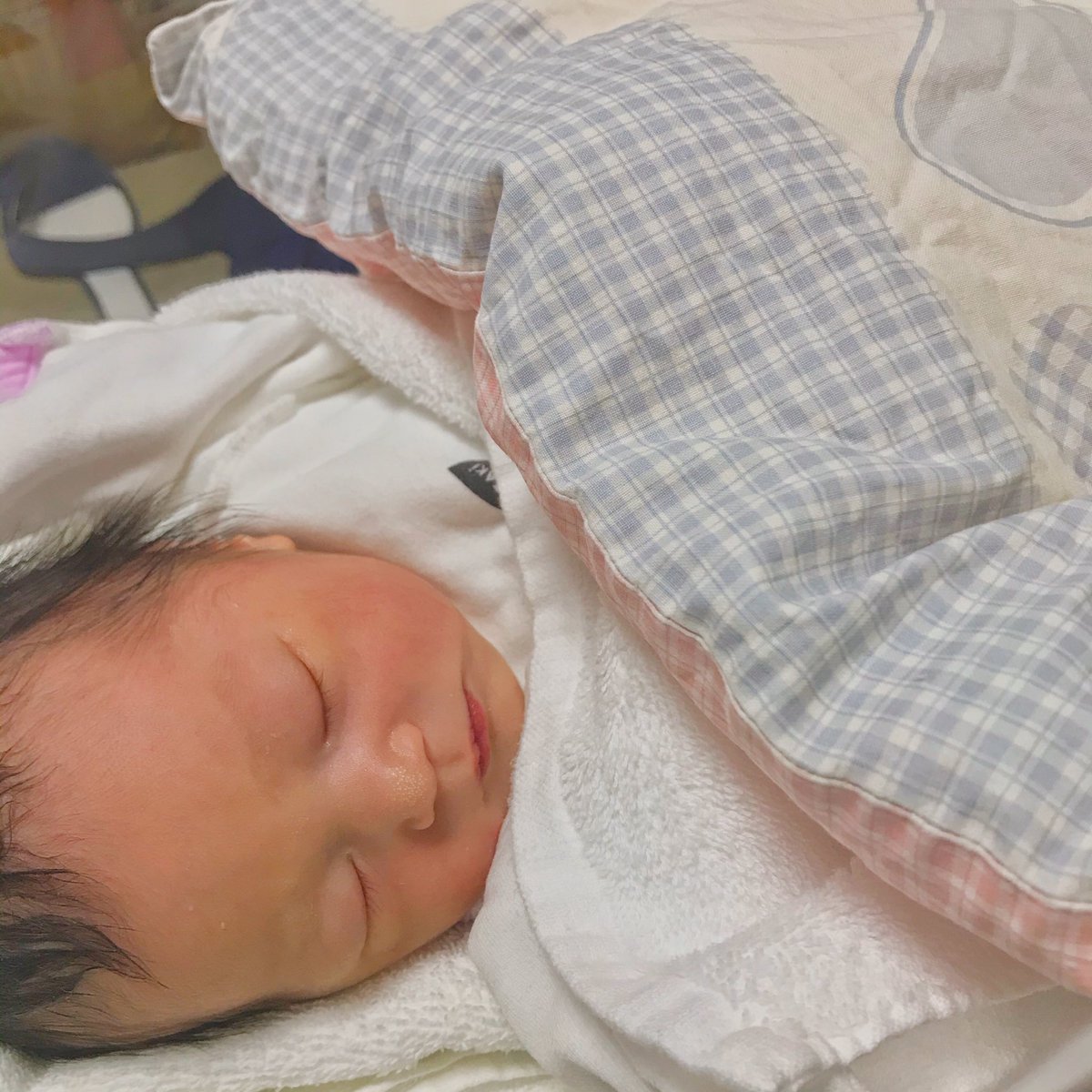my_001101's tweet photo. ２０２１.０１.０３      0:05

２，９６０ｇの元気な女の子👶

中2から付き合って
カップルから夫婦になって
今日からはままとぱぱか〜🤍🤍
３人でこれから頑張ります👪♡ https://t.co/igOP3XHztM