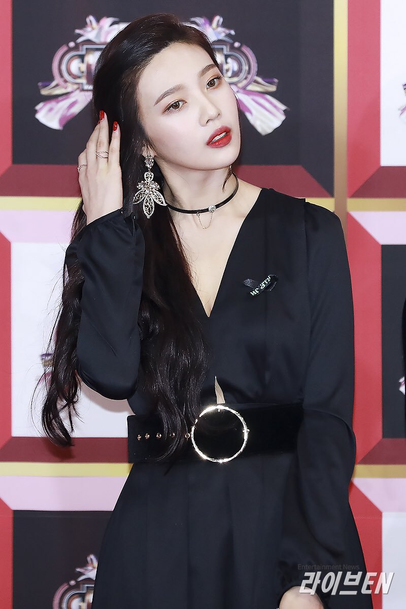 Red velvet joy aveda. джой айдол. Pop идол коре. айдолы с двумя косичками. пак су ён джой.