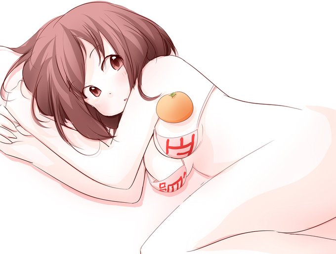 過去絵見直してたら、2年前の正月も薫ちゃんは体をはってくれてました。鏡餅です。 