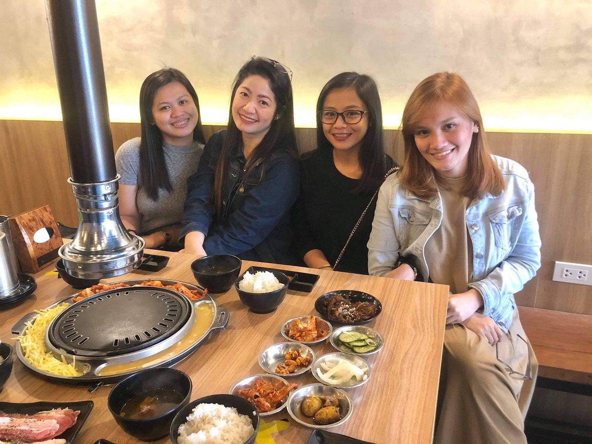 __docjo's tweet photo. Love you girls! #DefineMe 🤣 https://t.co/mn0jO2n8J7