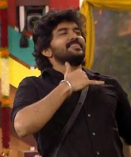Cherman14240905's tweet photo. என்னடா இது title winner பற்றி பேச்சையே காணோம்..எல்லாம் கவின்மயமாவே இருக்கு ..10நிமிடம் உள்ளே வந்ததுக்கே இப்படி அதிருதே..#Kavin #RealHeroKavin கவின் வெறும் வார்த்தை அல்ல எங்கள் உசுரு...எங்கள் வீட்டு பிள்ளை கவின் மட்டுமே..#BBKingKavinArrival  #Lift https://t.co/OBnnWYVzXC