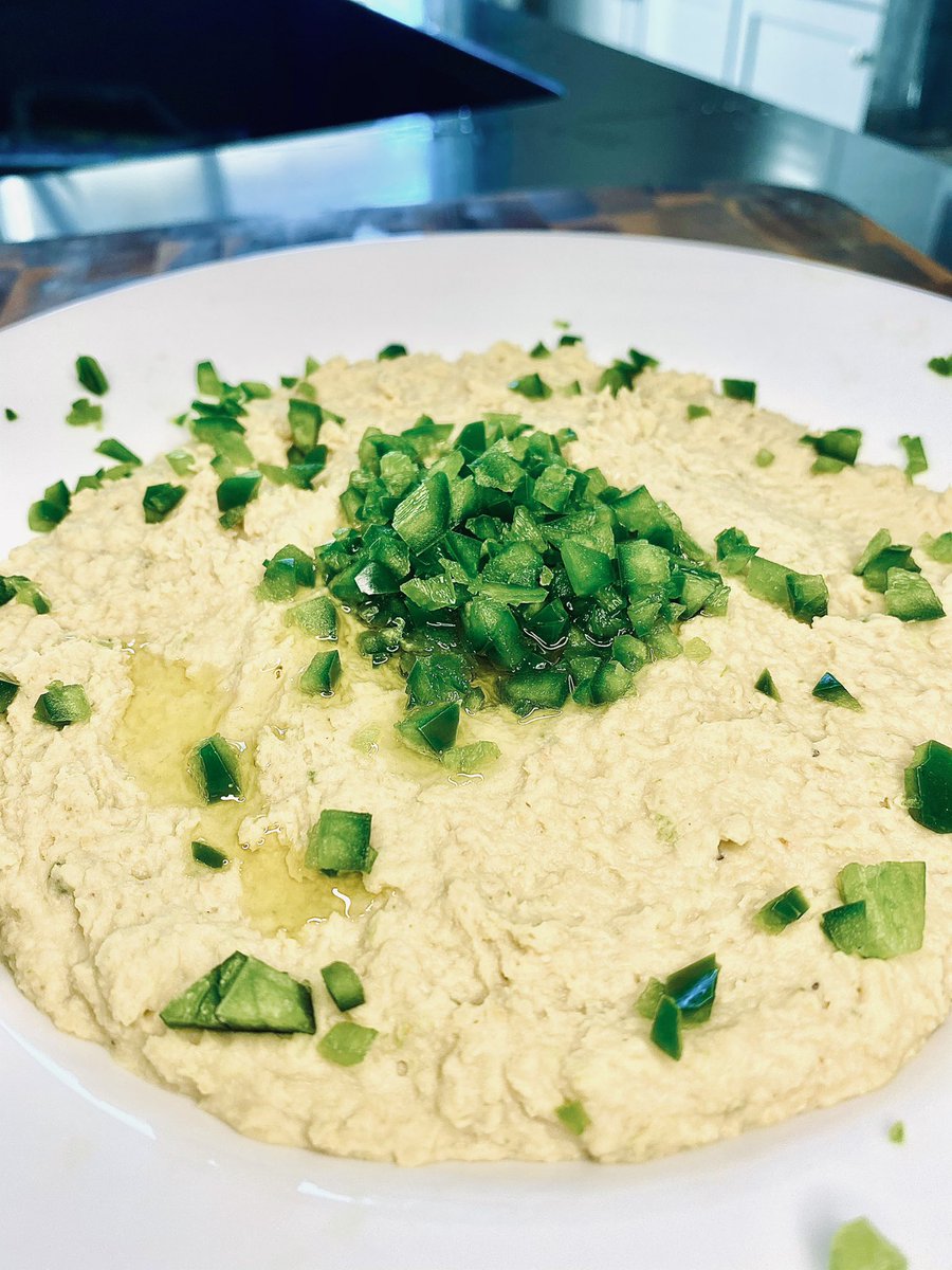 What’s a great snack if you’re vegetarian, gluten free, health conscience...? That would be HUMMUS 😍

#hummus #vegetarian #glutenfree #foodie #snack #homemade