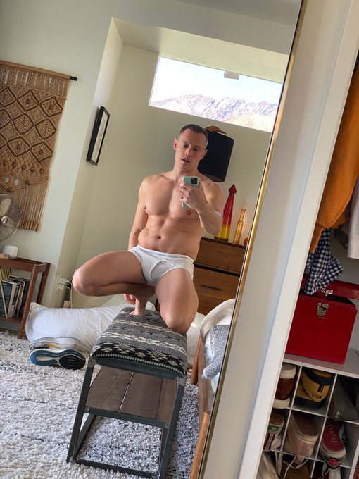 1 pic. Dirty room. Clean undies. https://t.co/5Awn9vTfZ7