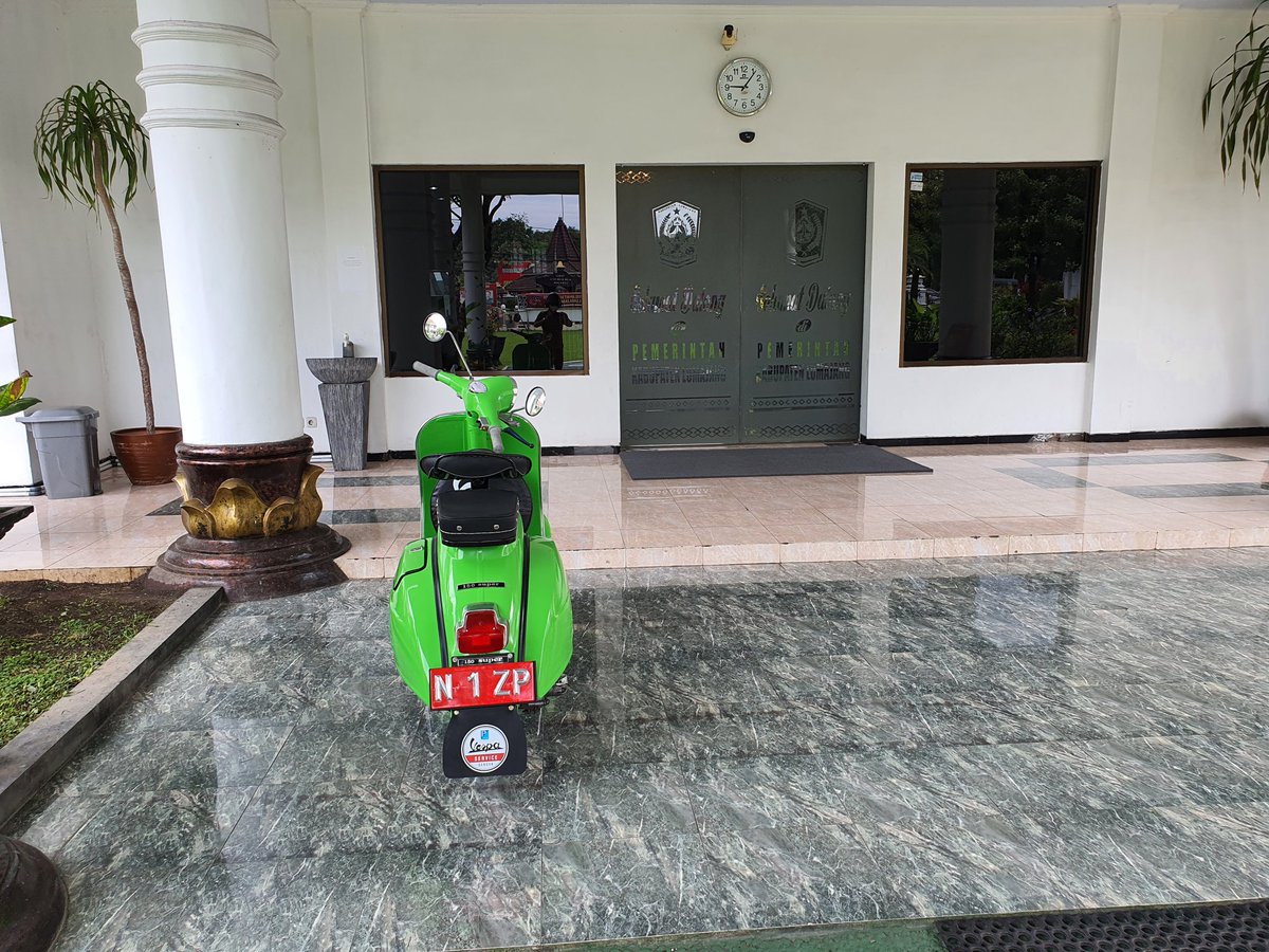 thoriqul_haq's tweet photo. Rek. Aku nduwe vespa anyar, warnanya ijo, di stater langsung ting ting ting. Sudah lama pingin punya vespa, biar ganteng seperti @cakimiNOW https://t.co/pmLXebLY8U