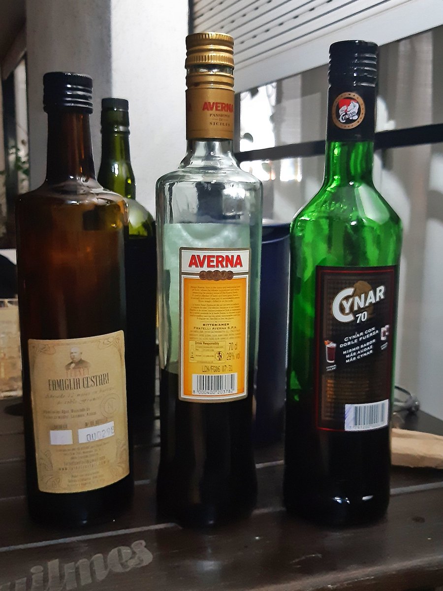 matiasjurisich's tweet photo. La sobremesa del domingo a la noche se merecía unos buenos amaros y por eso salio Cynar 70, Amaro Averna y @FernetCestari https://t.co/dvTAZIkBXx