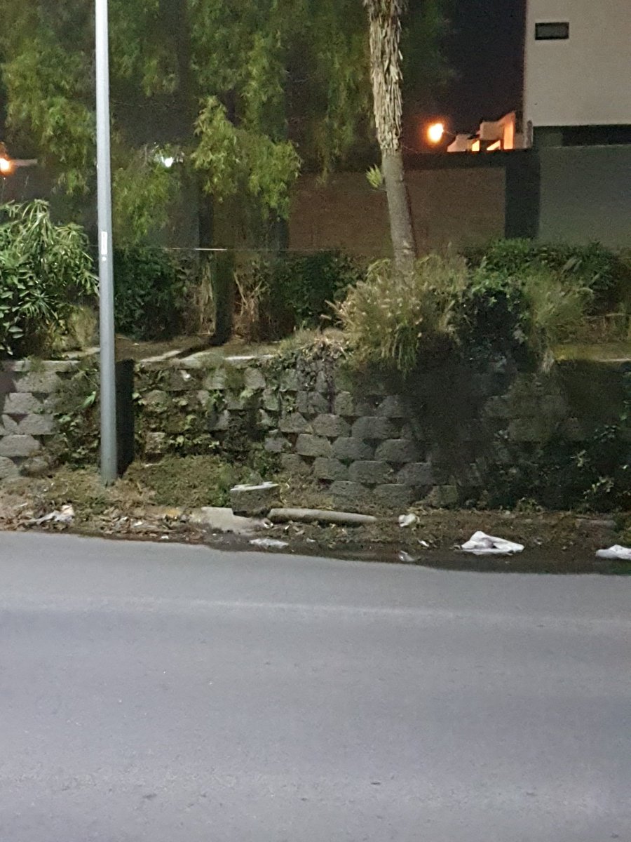 CFRdzS's tweet photo. @Cicmty @AyD_ParaTi fuga de agua limpia en camellón central en Cumbrel de Sol, Col. Cumbres del Sol Monterrey, justo frente a calle Cumbre Cervino https://t.co/oWfJOPAjBO